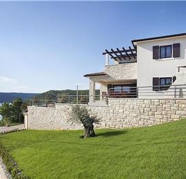 3 bedroom villa with infinity pool in Trget, Istria, sleeps 6